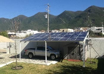 Ground Mounting Off Grid Solar System 48-240V Uitgangsspanning 50Hz/60Hz Uitgangsfrequentie