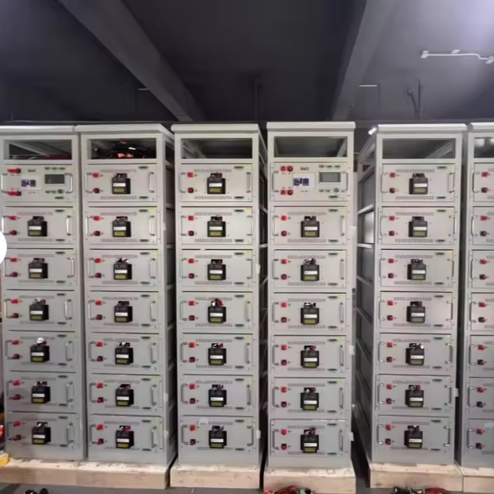 Hoogspanningslithiumbatterij met een ontladingsdiepte van meer dan 80 procent Slim BMS en een werktemperatuur van min 20 tot 65 graden Celsius